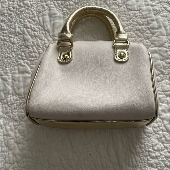 Betsey Johnson: Unicorn hand bag. - Picture 3 of 5